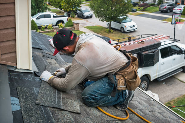 Professional Emergency Roof Repair technician working in Shasta, CA